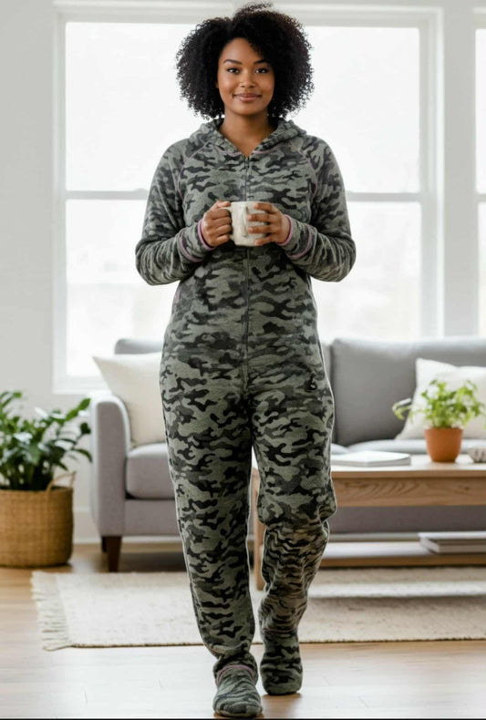 Women’s Camo Fleece Hooded Onesie Pajama – Size Large