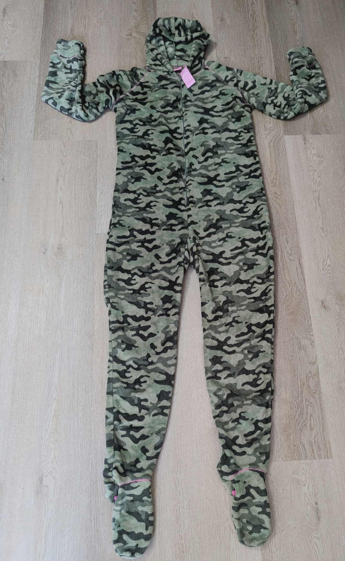 Women’s Camo Fleece Hooded Onesie Pajama – Size Large