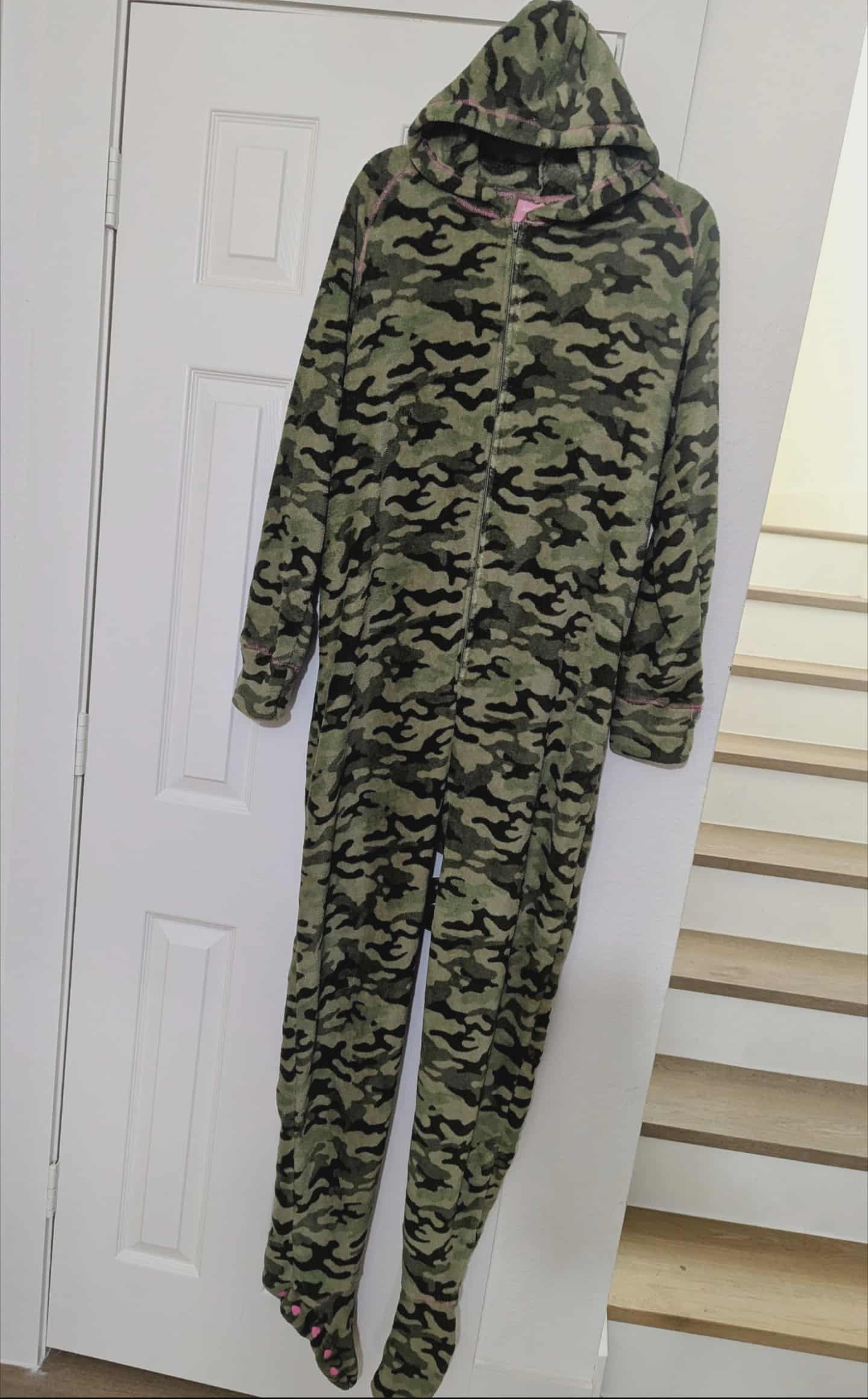 Women’s Camo Fleece Hooded Onesie Pajama – Size Large
