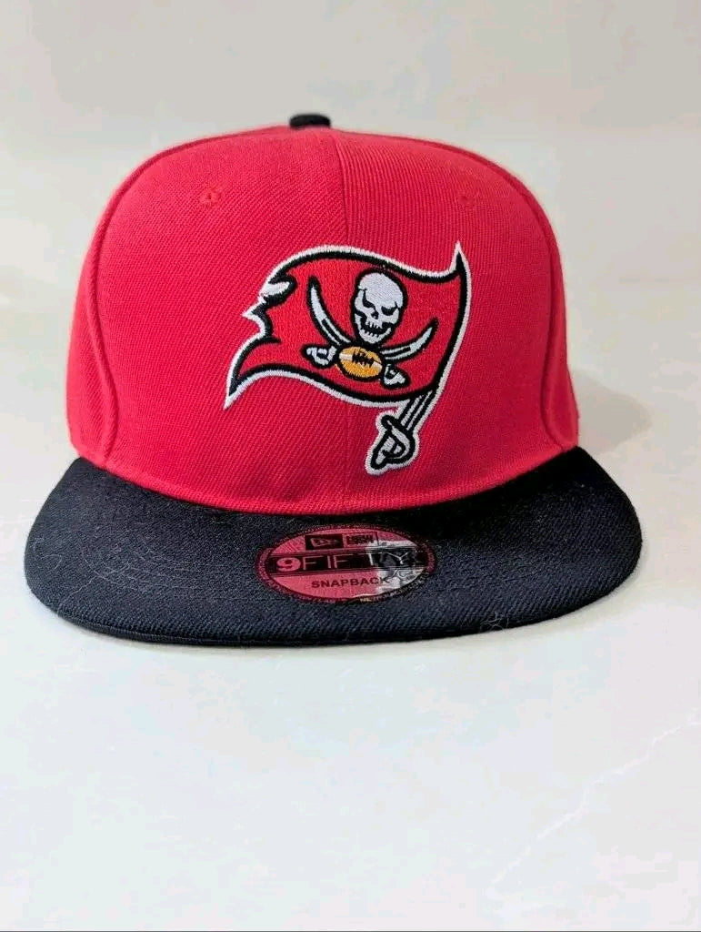 New Era 9FIFTY Tampa Bay Buccaneers Snapback Hat - Red & Black Official NFL Cap