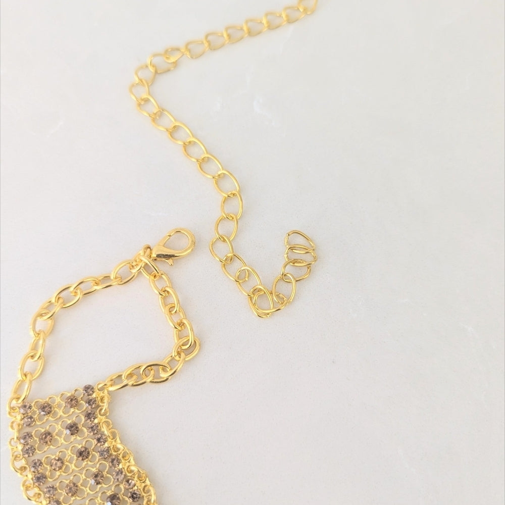 Elegant Gold-Tone Decorative Chain Belt with Crystal Accents